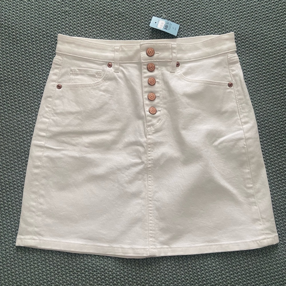 Ann Taylor Loft white jean skirt size 0P. Perfect condition.
